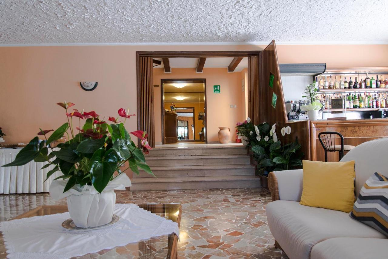 קוורצ'יאנלה Hotel Rosa Del Tirreno מראה חיצוני תמונה