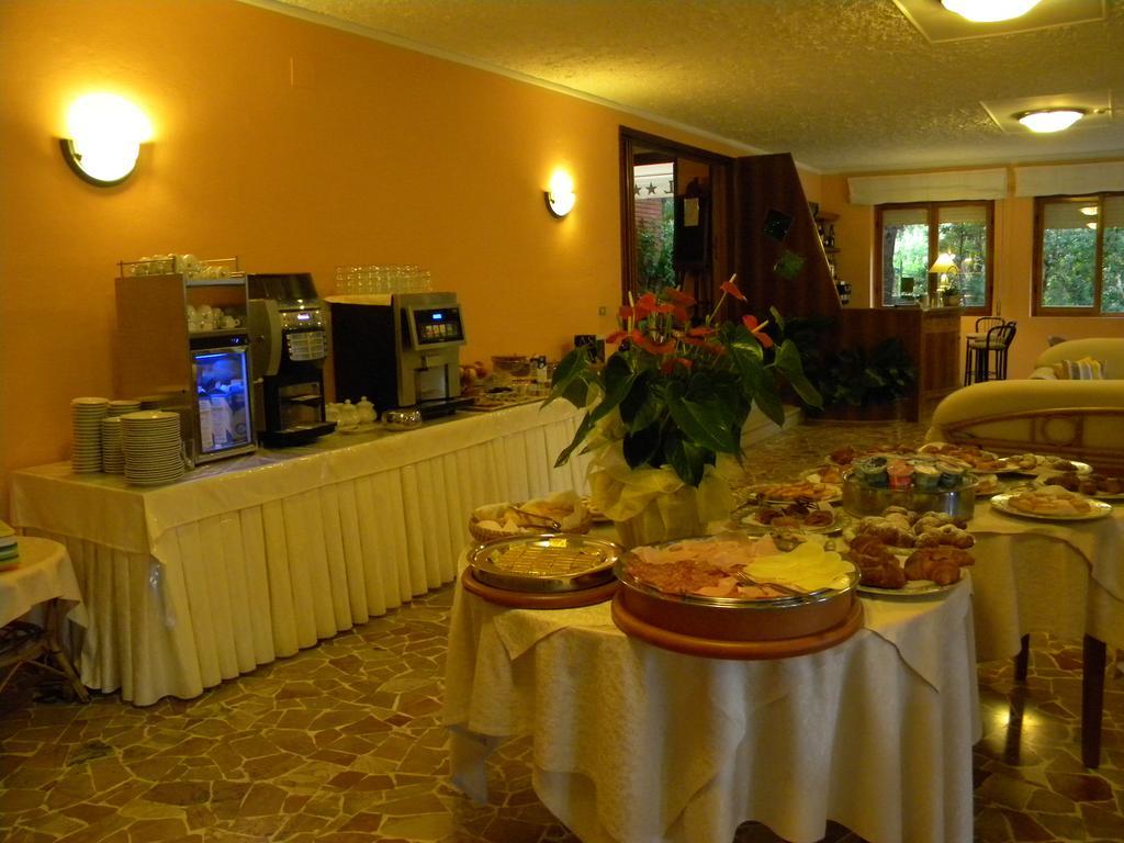 קוורצ'יאנלה Hotel Rosa Del Tirreno מראה חיצוני תמונה