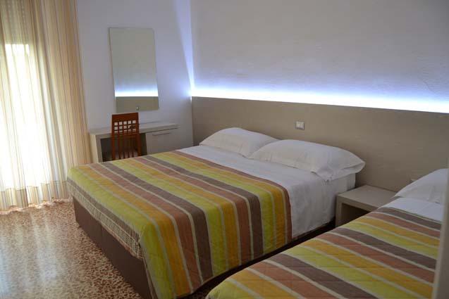 קוורצ'יאנלה Hotel Rosa Del Tirreno חדר תמונה